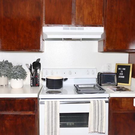 Chic Boho Cottage -Self Check In, Fully Furnished, & Free Parking Houston Exterior photo