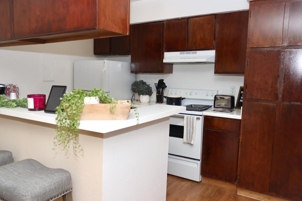 Chic Boho Cottage -Self Check In, Fully Furnished, & Free Parking Houston Exterior photo