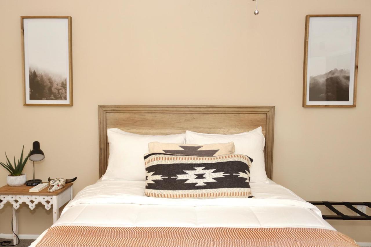 Chic Boho Cottage -Self Check In, Fully Furnished, & Free Parking Houston Exterior photo